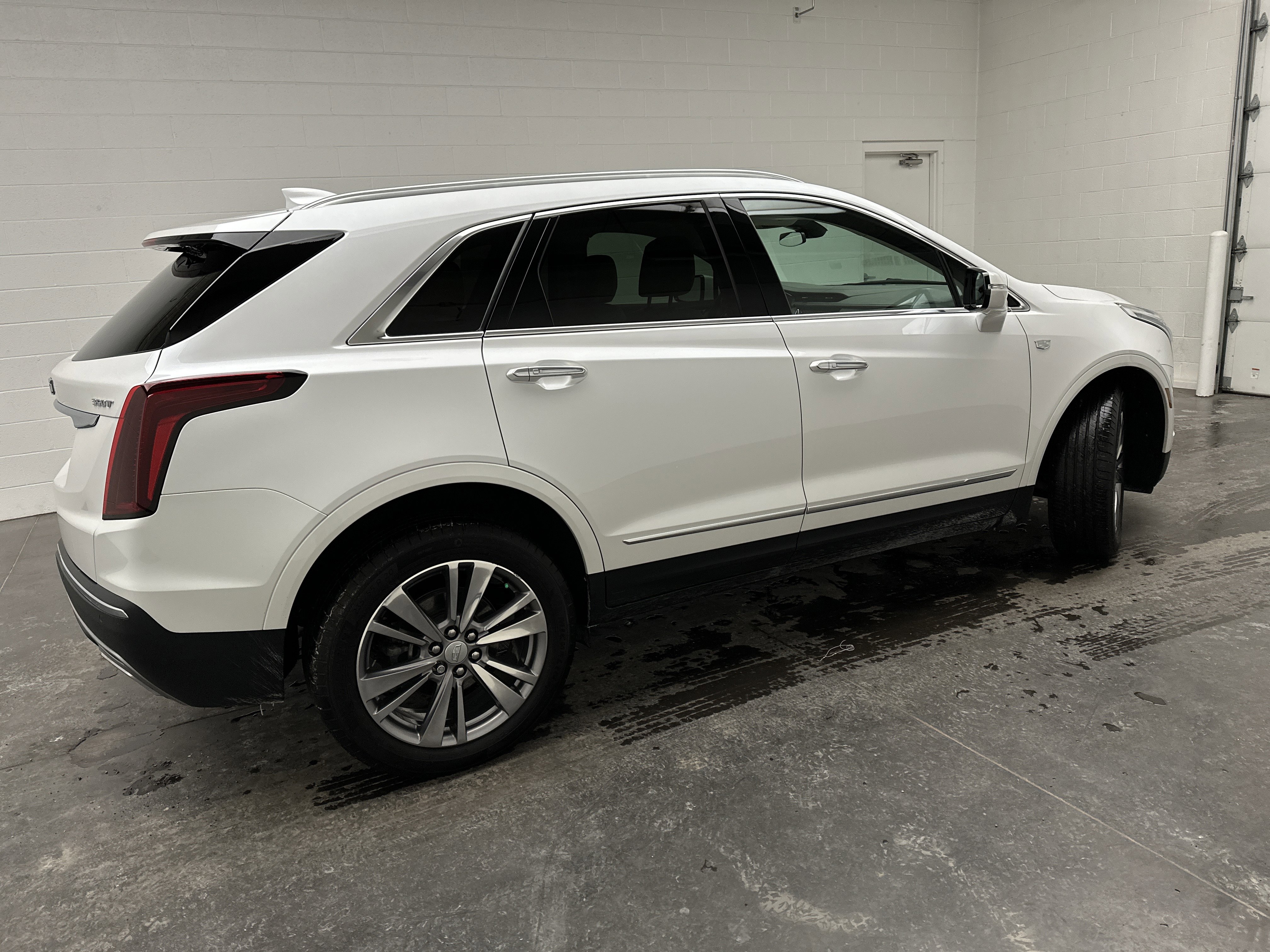 Used 2025 Cadillac XT5 Premium Luxury image 9
