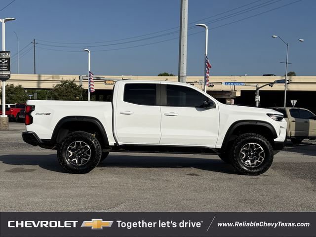 Used 2025 Chevrolet Colorado ZR2 w/ Technology Package AWD/4WD image 5