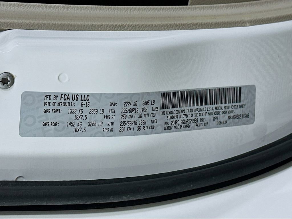 Used 2017 Chrysler Pacifica Limited w/ UConnect Theater Package FWD image 27