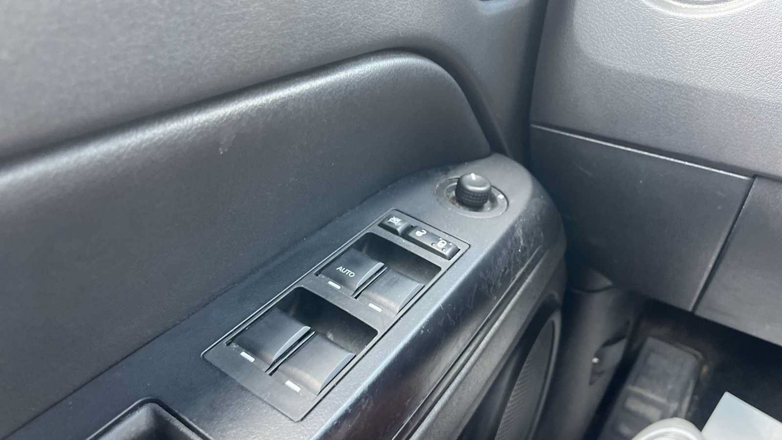 Used 2015 Jeep Patriot High Altitude AWD/4WD image 29