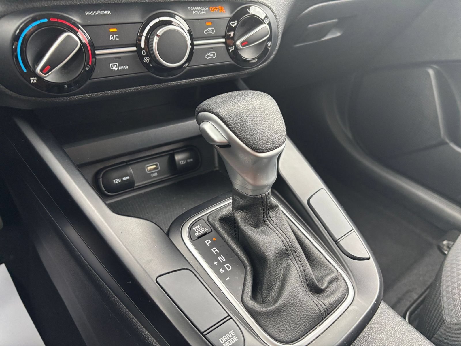 Used 2025 Kia Soul LX w/ LX Technology Package FWD image 38
