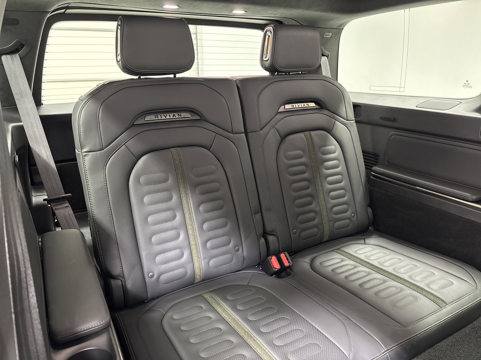 Used 2022 Rivian R1S Launch Edition image 22