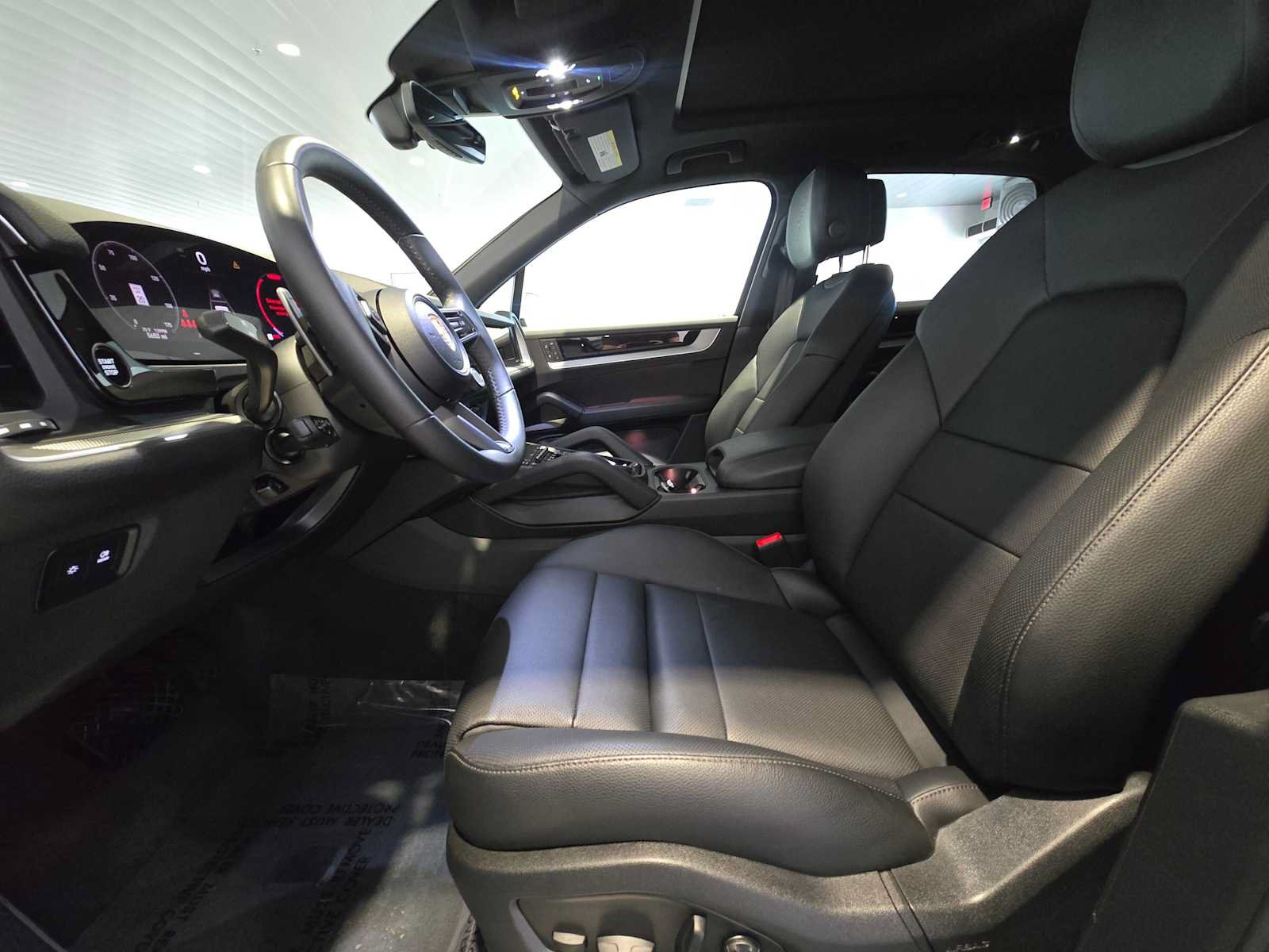 Used 2025 Porsche Cayenne AWD/4WD image 22