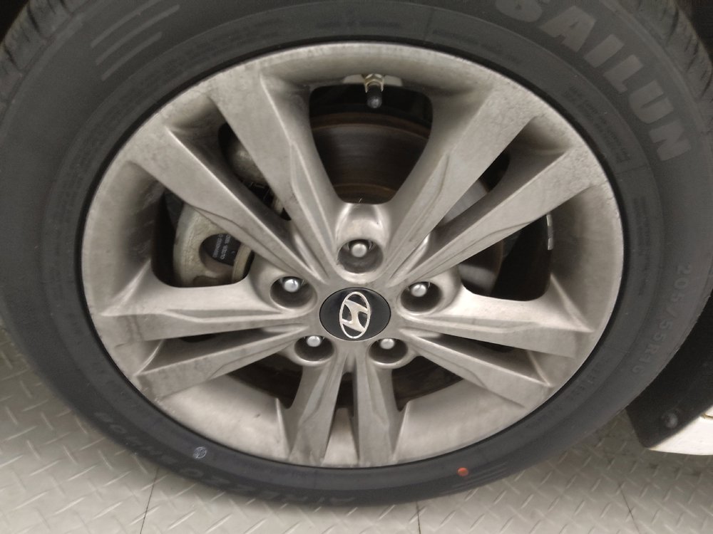 Used 2017 Hyundai Elantra SE image 31