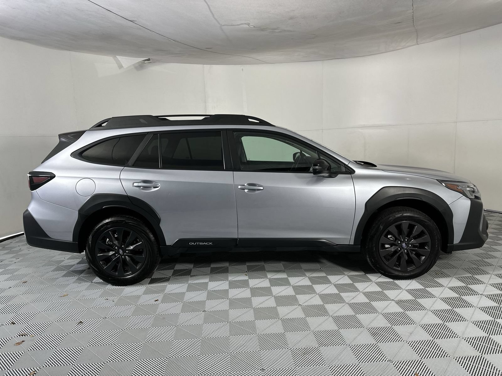 Used 2025 Subaru Outback Onyx Edition AWD/4WD image 9