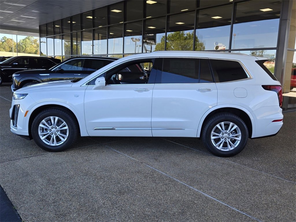 New 2025 Cadillac XT6 Luxury image 3