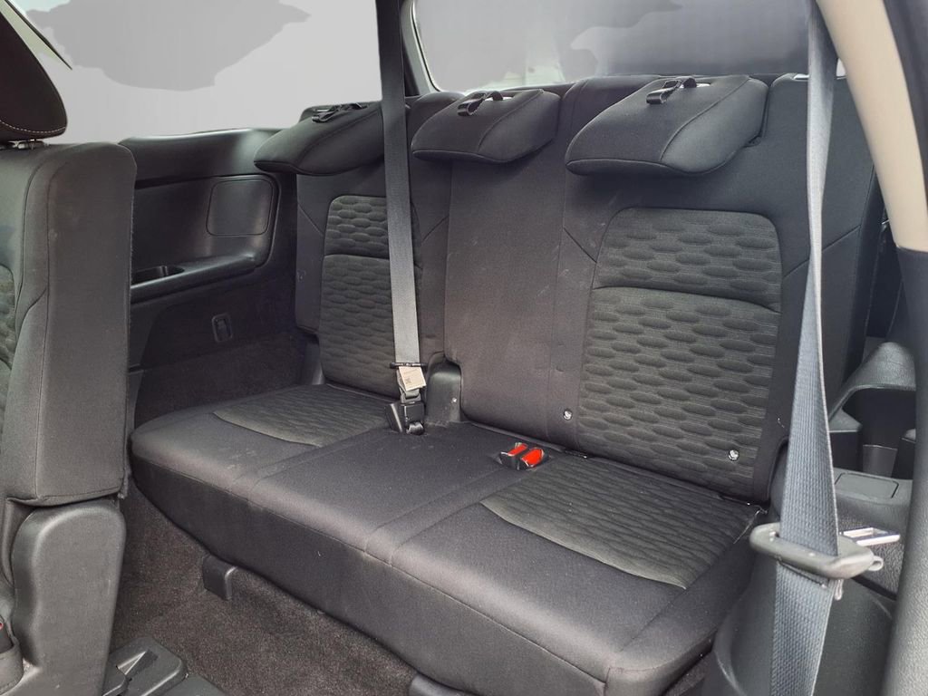 Used 2025 Nissan Pathfinder SV image 23