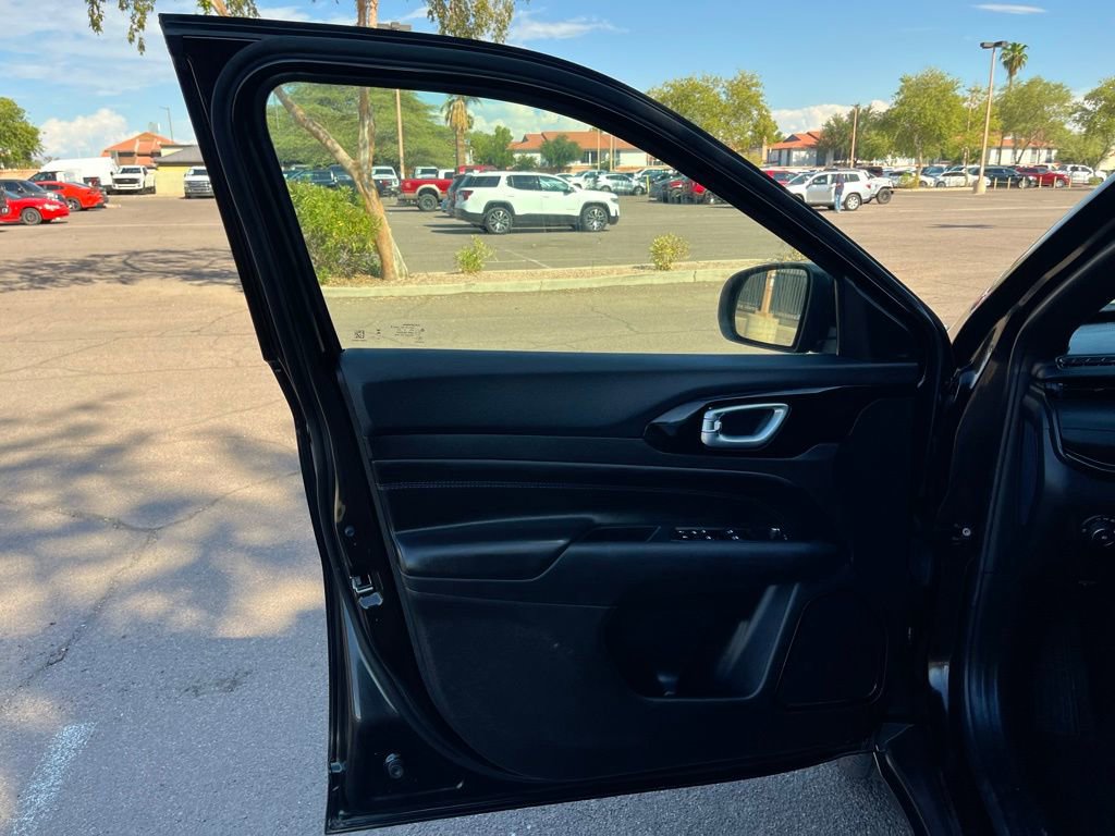 Used 2025 Jeep Compass Latitude w/ Altitude Special Edition image 21