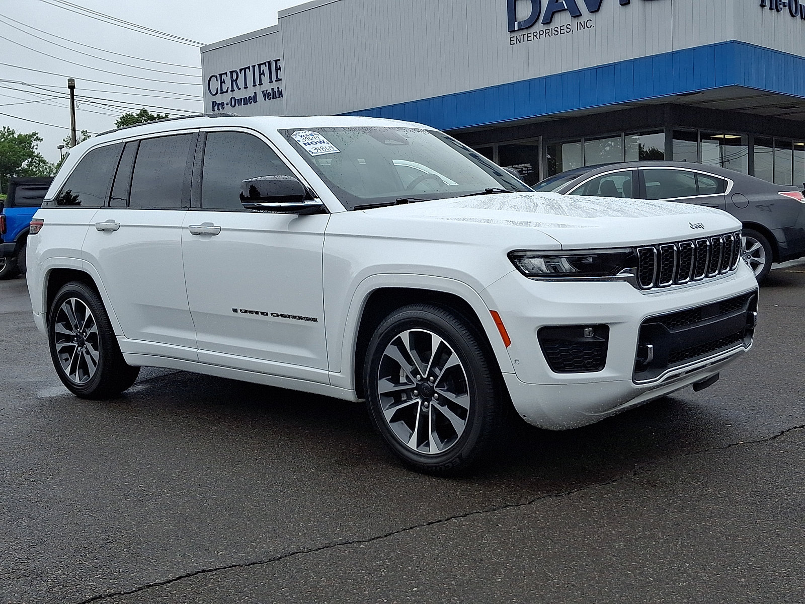 Used 2022 Jeep Grand Cherokee Overland AWD/4WD image 3