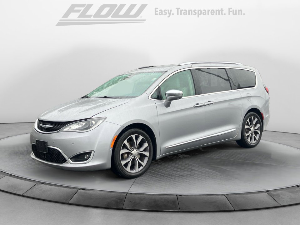 Used 2017 Chrysler Pacifica Limited image 3