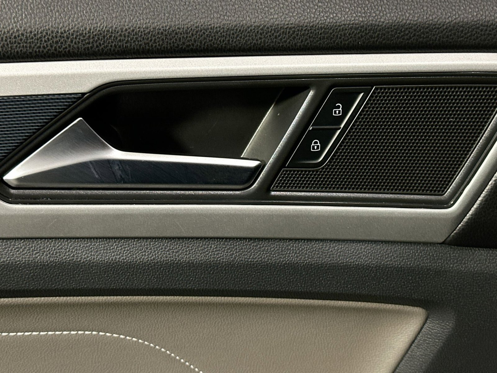 Used 2023 Volkswagen Atlas SEL R-Line image 15