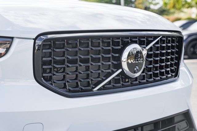 Used 2026 Volvo XC40 B5 Plus w/ Protection Package Premier image 11
