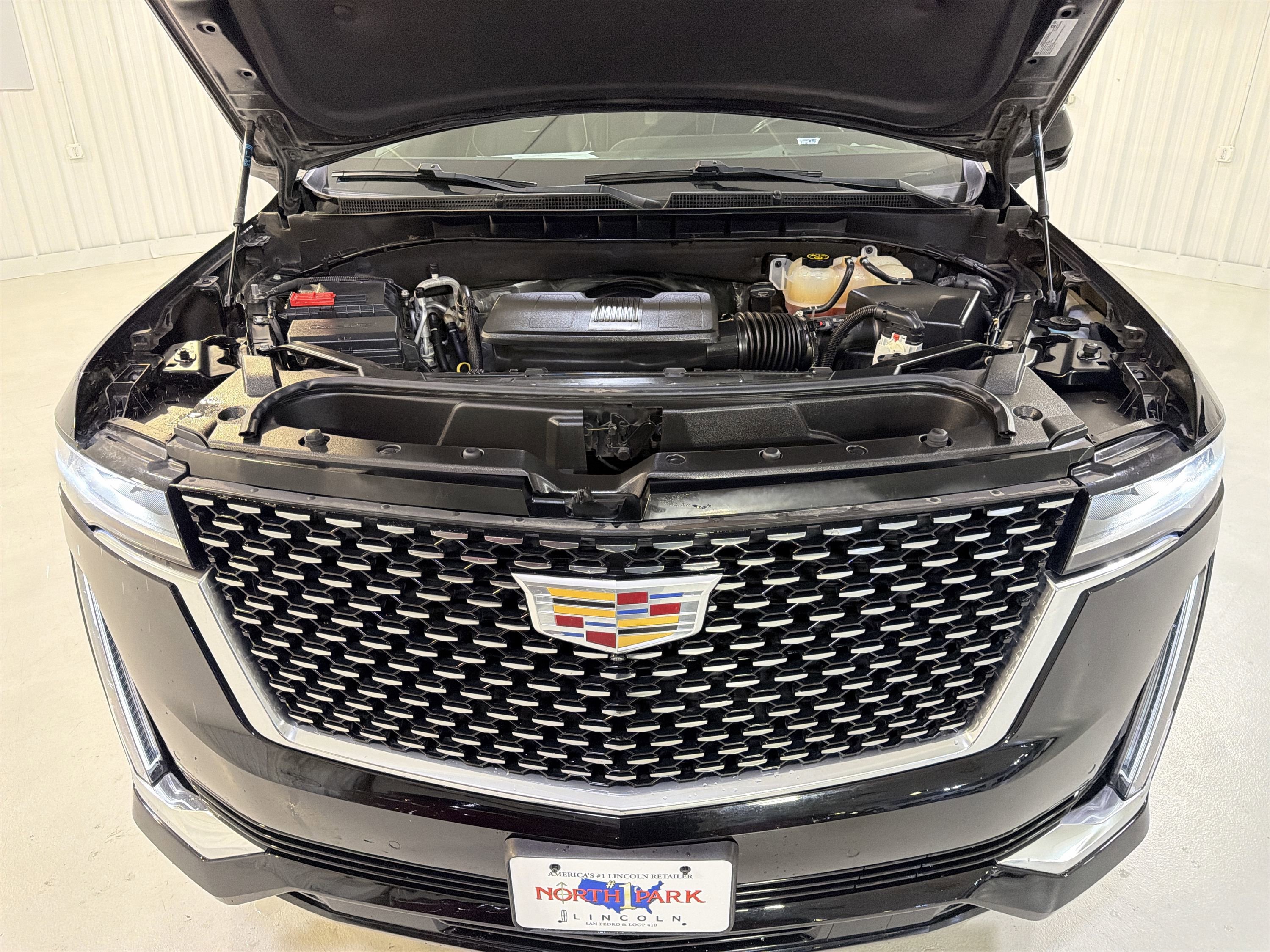 Used 2022 Cadillac Escalade Premium Luxury RWD image 31