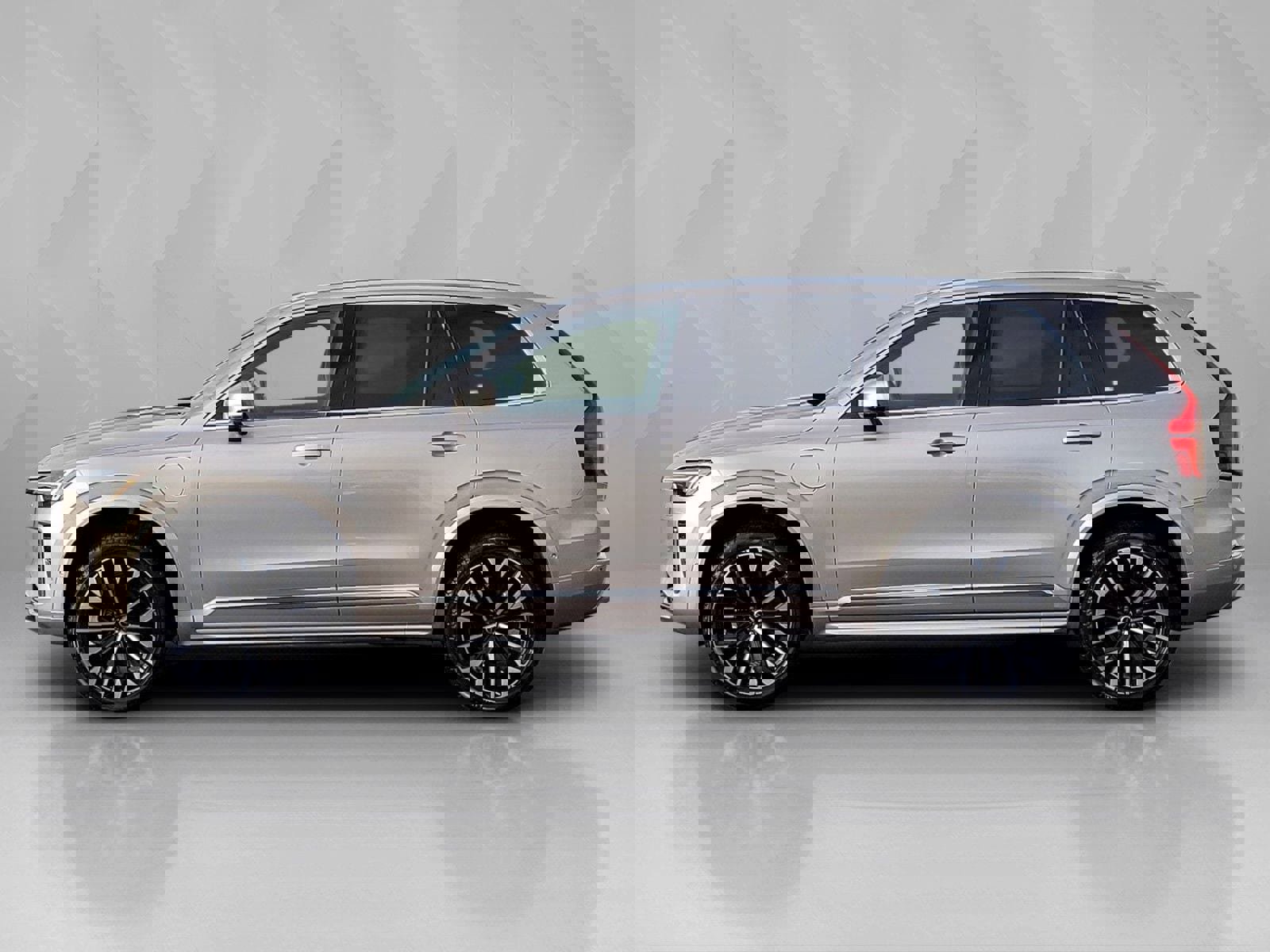 Certified 2025 Volvo XC90 T8 Plus image 3