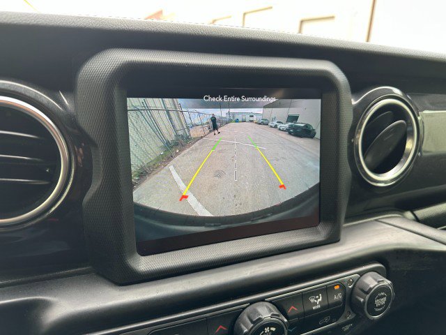 Used 2020 Jeep Wrangler Unlimited Sahara AWD/4WD image 27