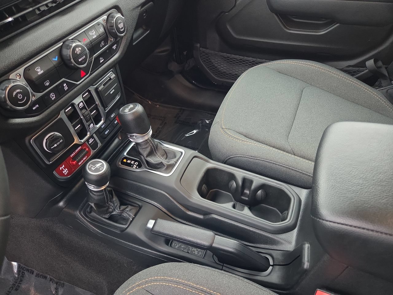 Used 2025 Jeep Wrangler Unlimited Sport AWD/4WD image 30
