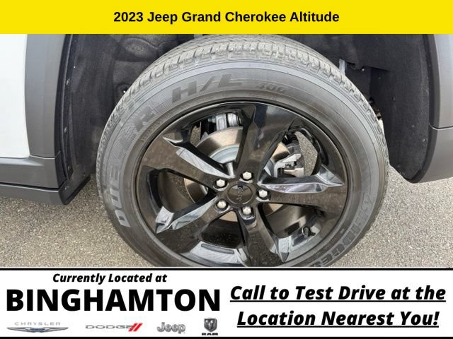Used 2023 Jeep Grand Cherokee Altitude AWD/4WD image 24
