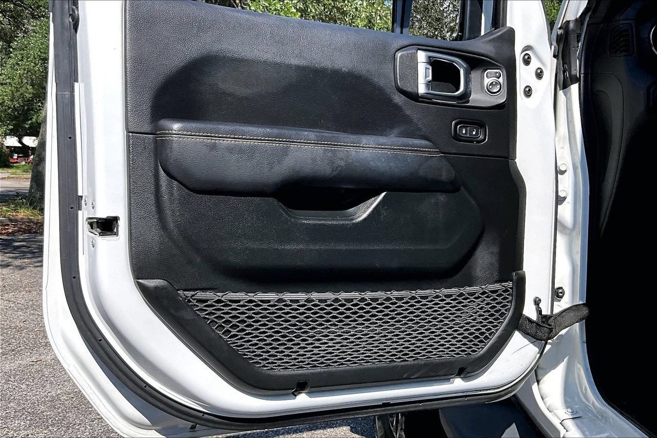 Used 2021 Jeep Gladiator Overland AWD/4WD image 17
