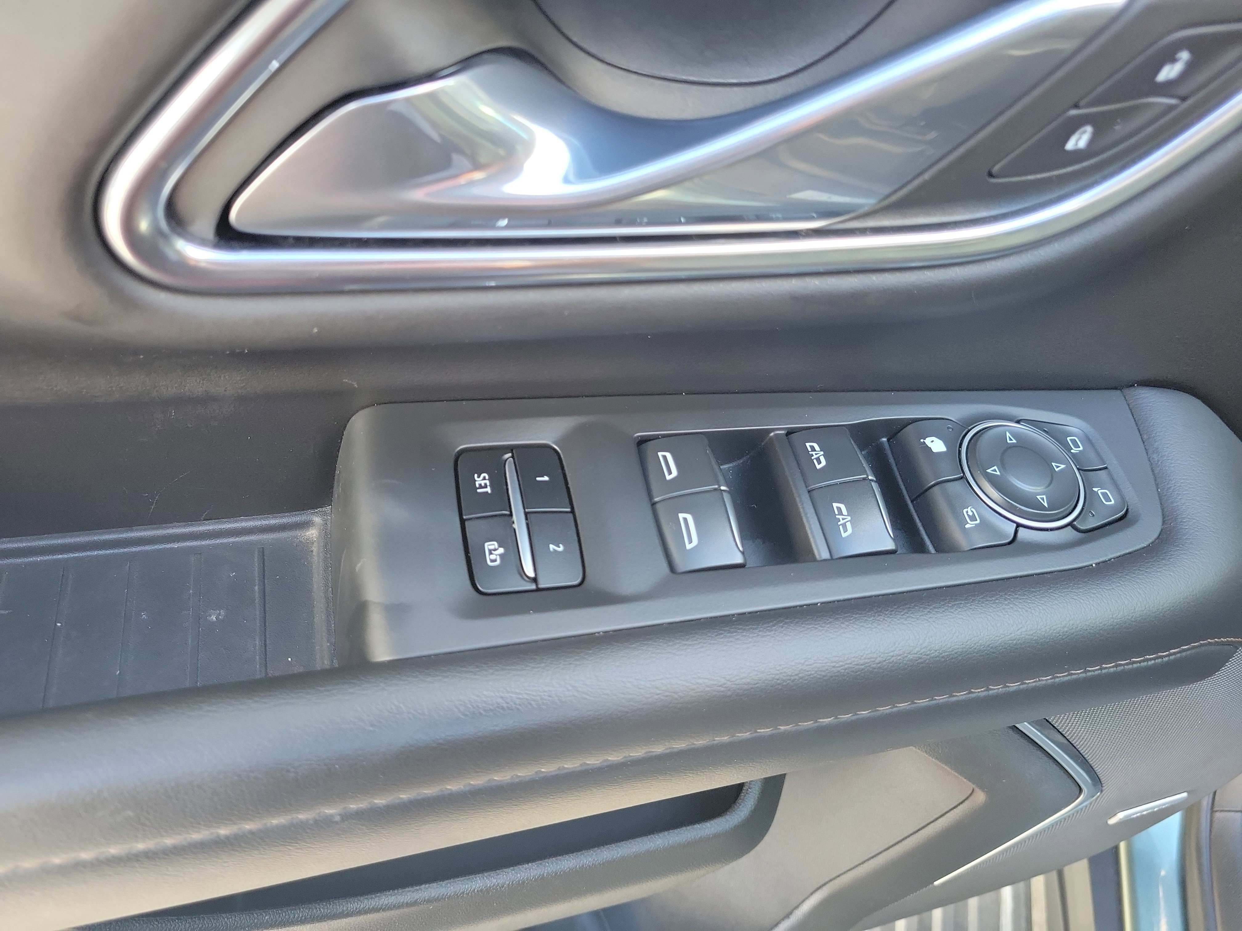 Used 2023 Chevrolet Suburban High Country image 21