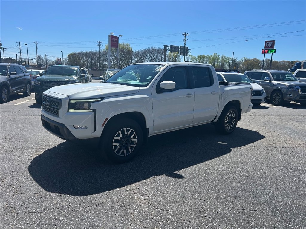 Used 2024 Nissan Frontier SL RWD image 2