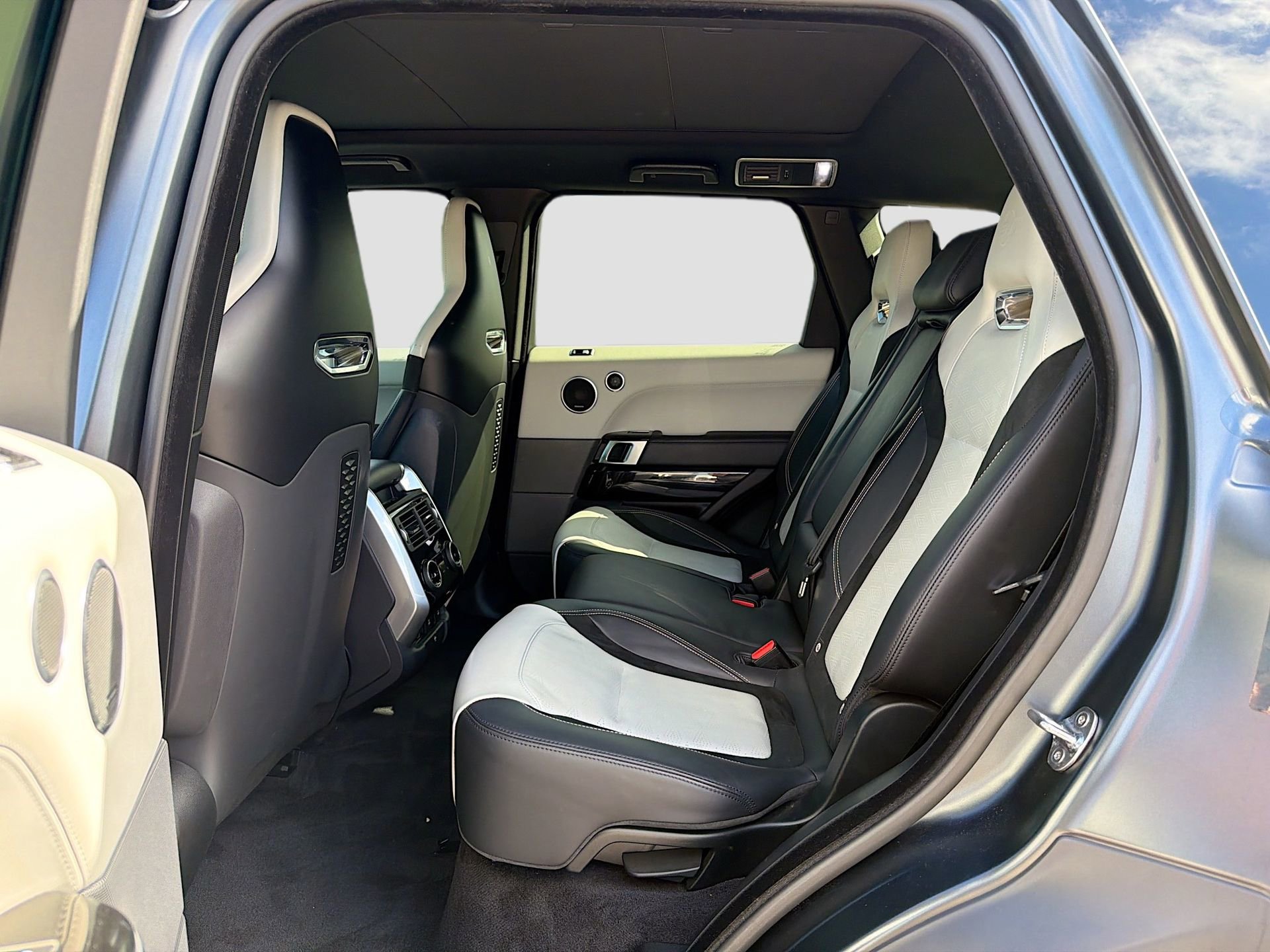 Used 2020 Land Rover Range Rover Sport SVR image 22