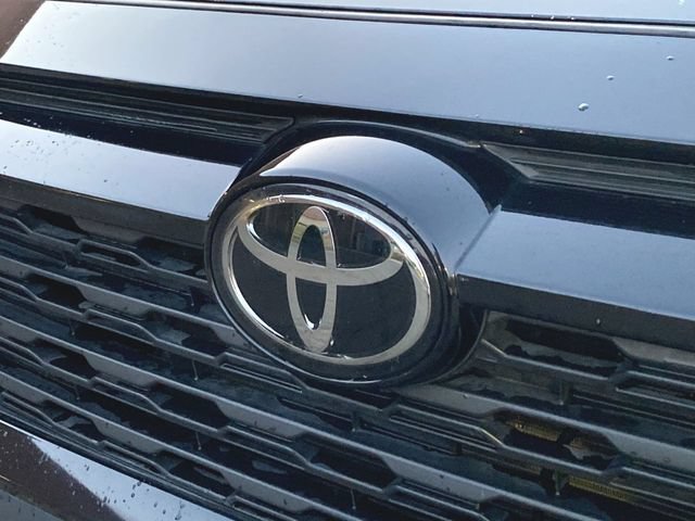 Used 2025 Toyota RAV4 LE FWD image 28