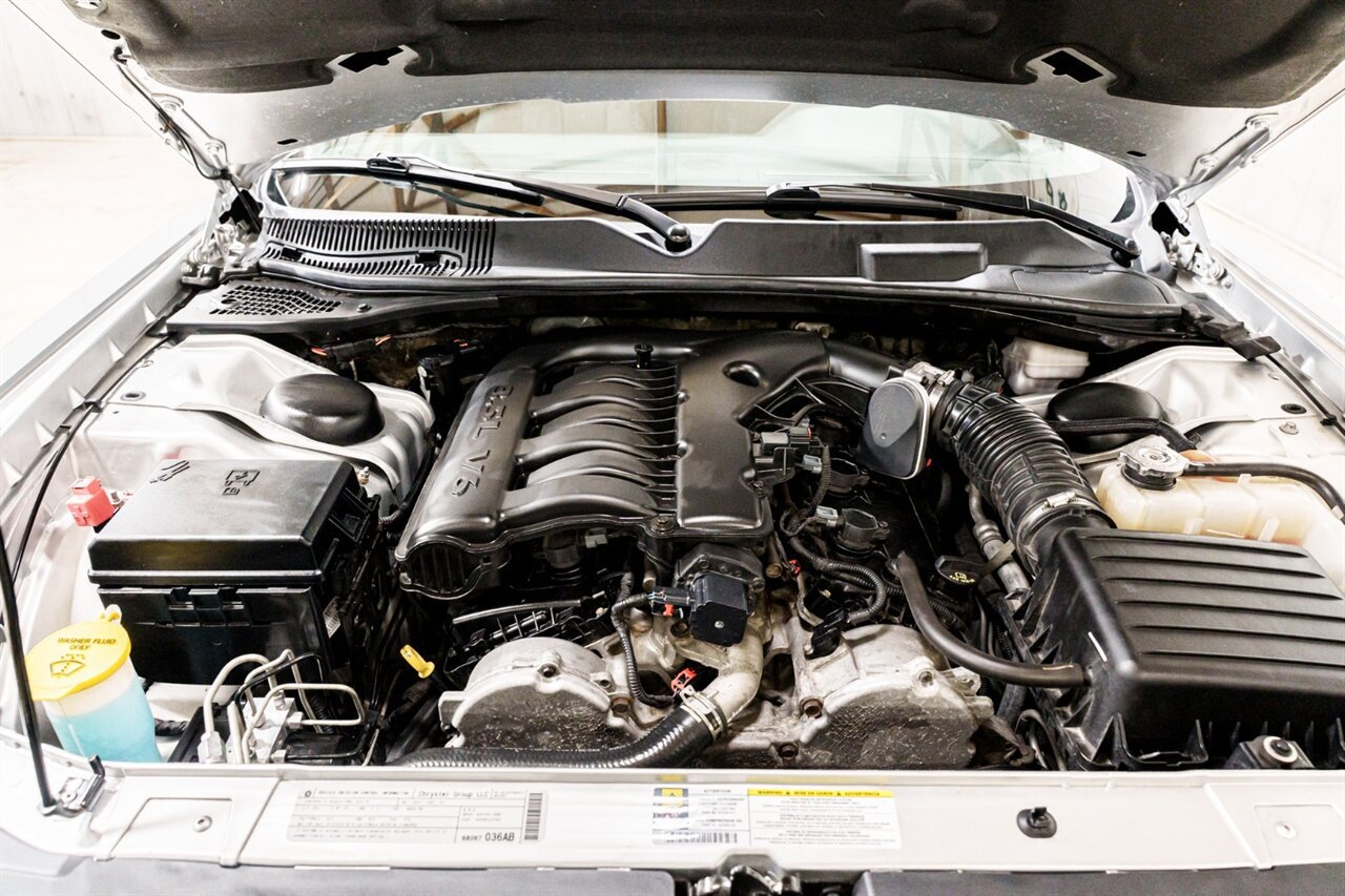 Used 2010 Dodge Challenger SE RWD image 25