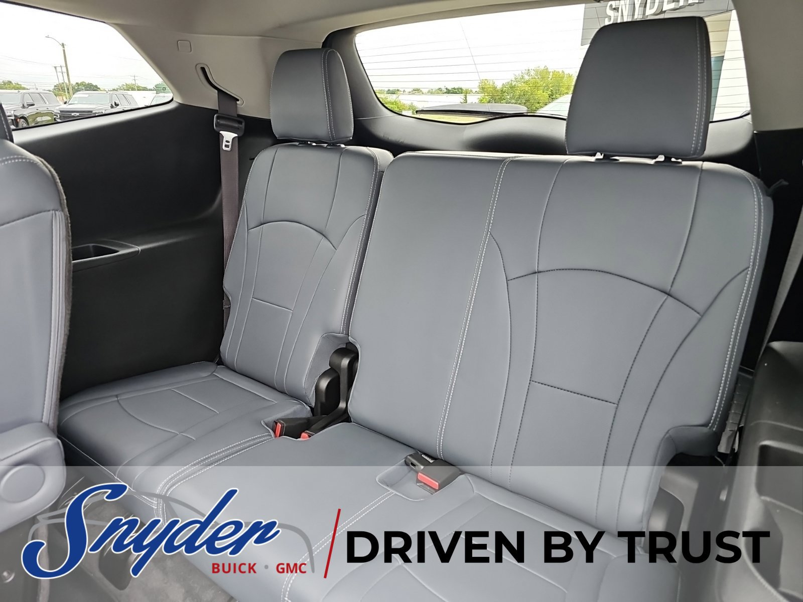 Used 2019 Buick Enclave Essence AWD/4WD image 26