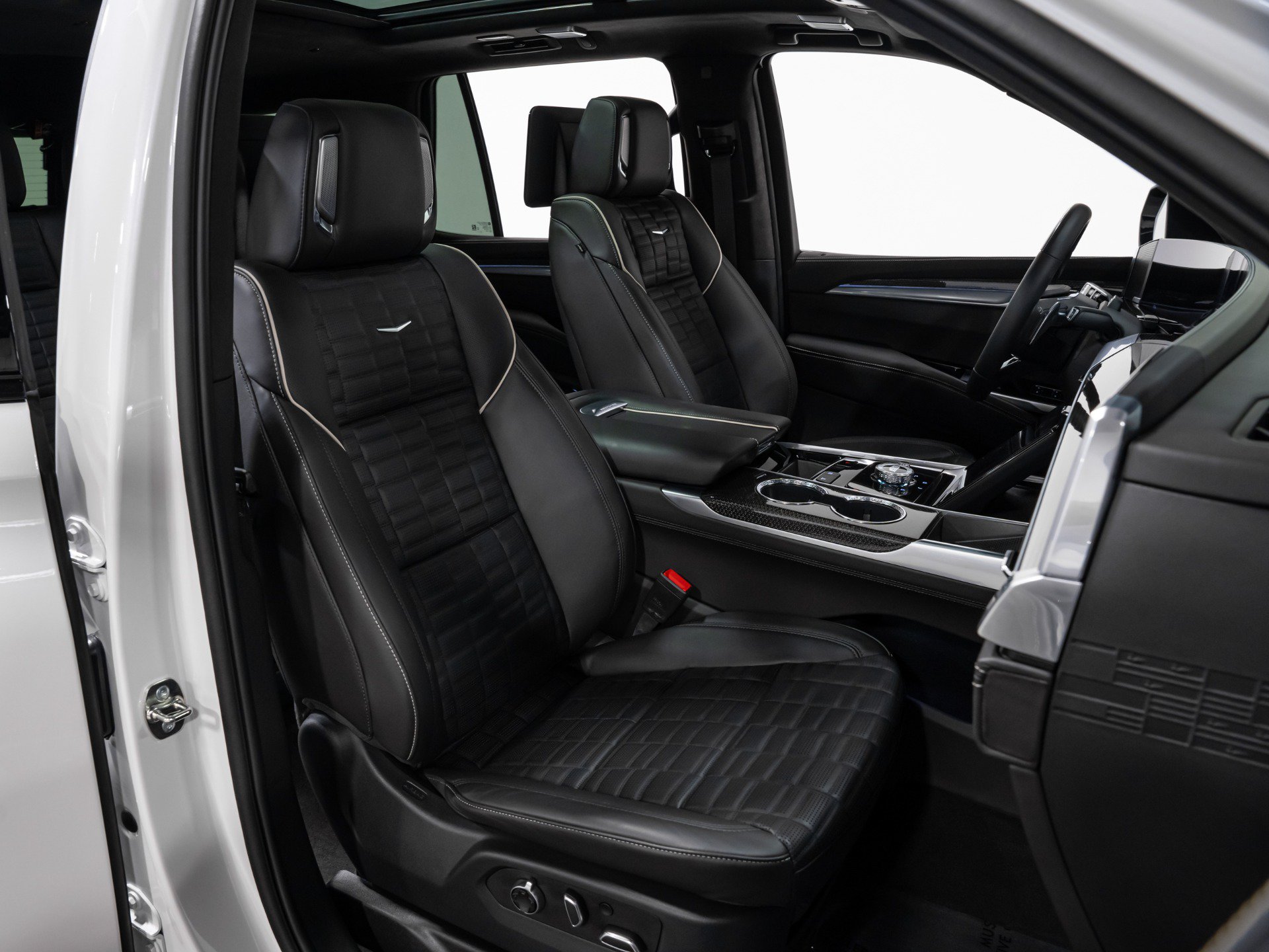 Used 2025 Cadillac Escalade V w/ LPO, ONYX Package AWD/4WD image 66
