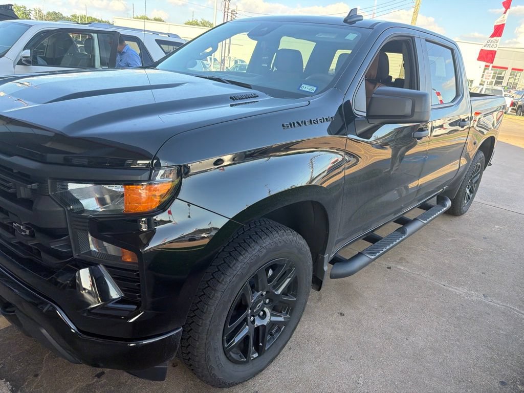 Used 2026 Chevrolet Silverado 1500 Custom w/ Turbomax Blackout Package RWD image 4