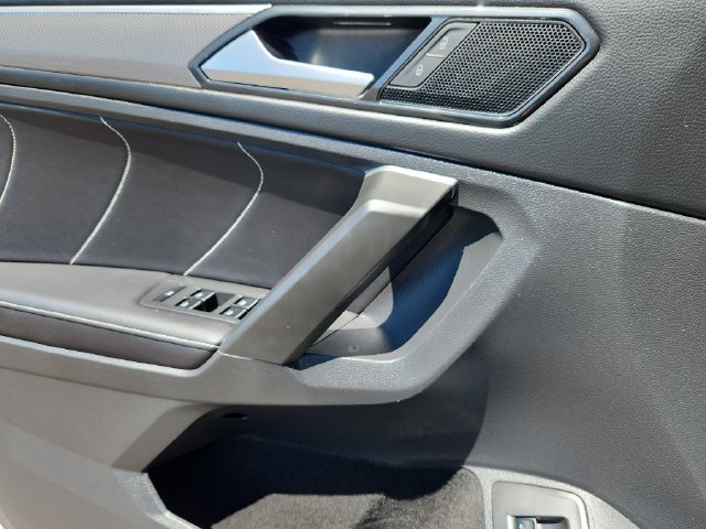 Certified 2024 Volkswagen Tiguan SE R-Line w/ MDO Package, Two-Row AWD/4WD image 6