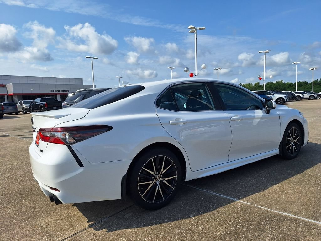 Used 2023 Toyota Camry SE FWD image 5