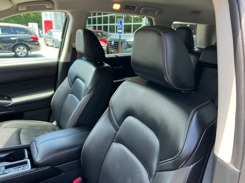 Used 2025 Nissan Pathfinder SL FWD image 10