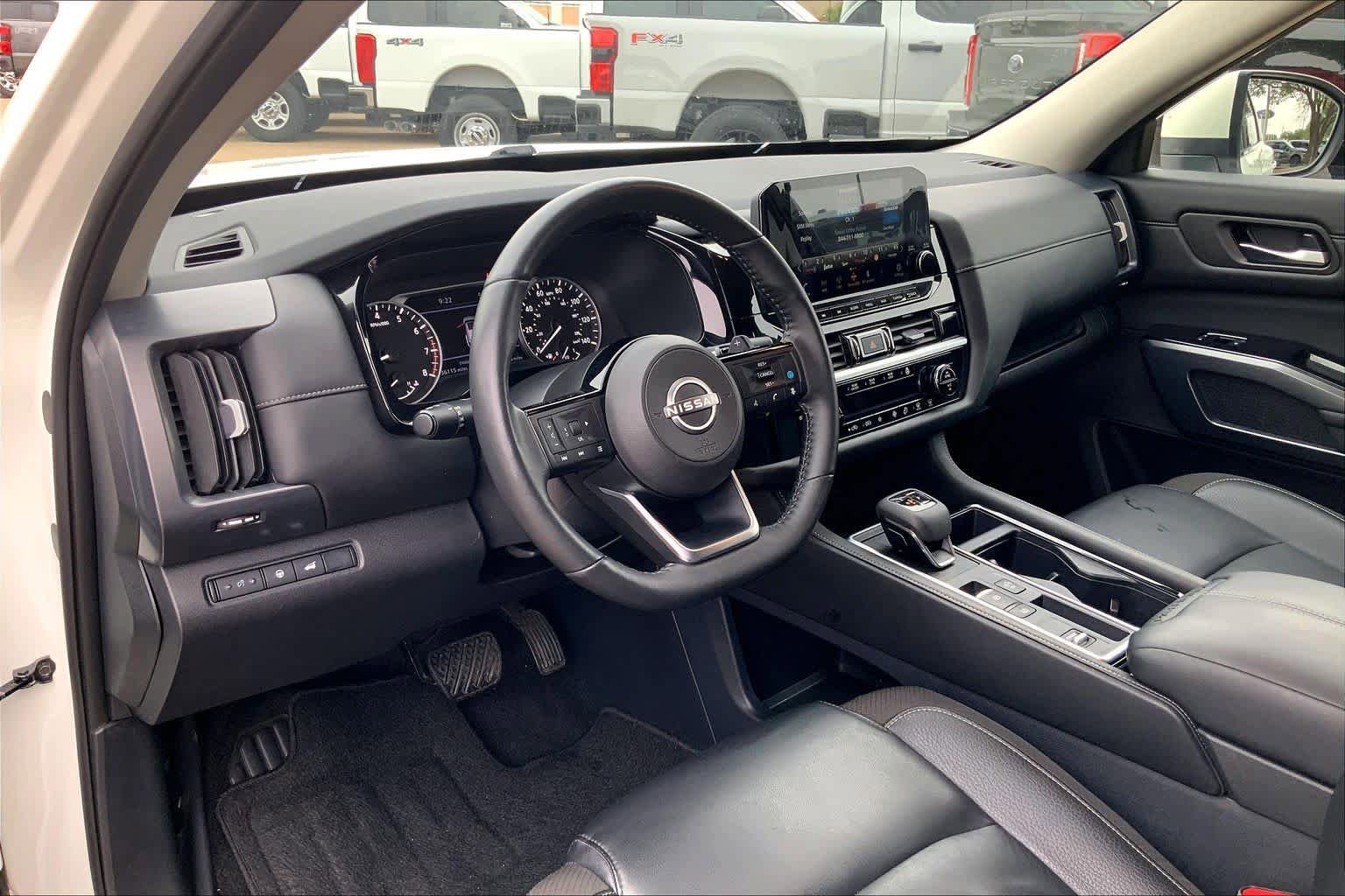 Used 2024 Nissan Pathfinder SL FWD image 18