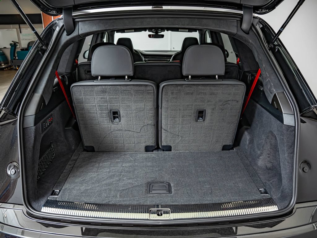 Used 2025 Audi SQ7 Prestige AWD/4WD image 48