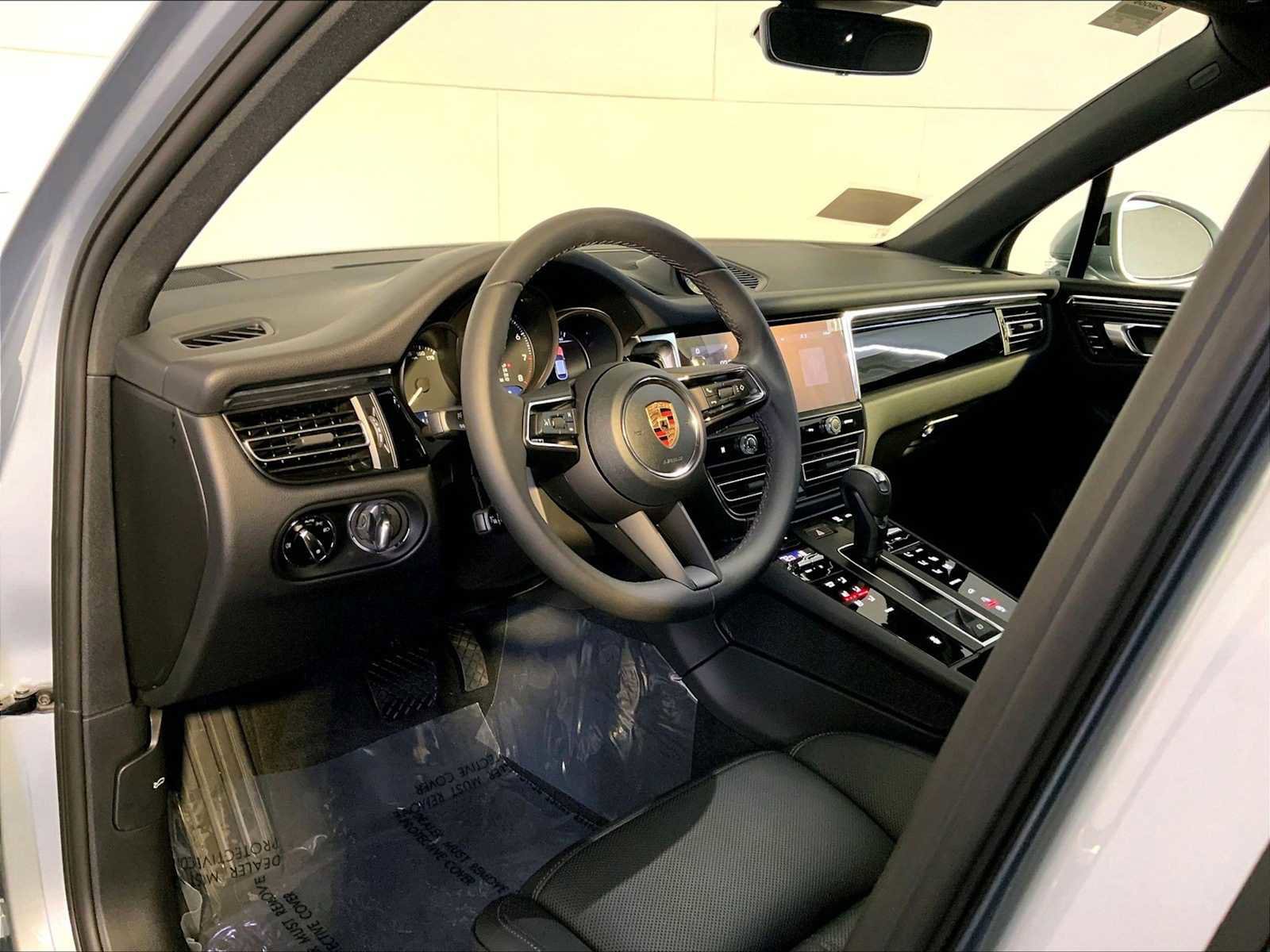 New 2026 Porsche Macan AWD/4WD image 4