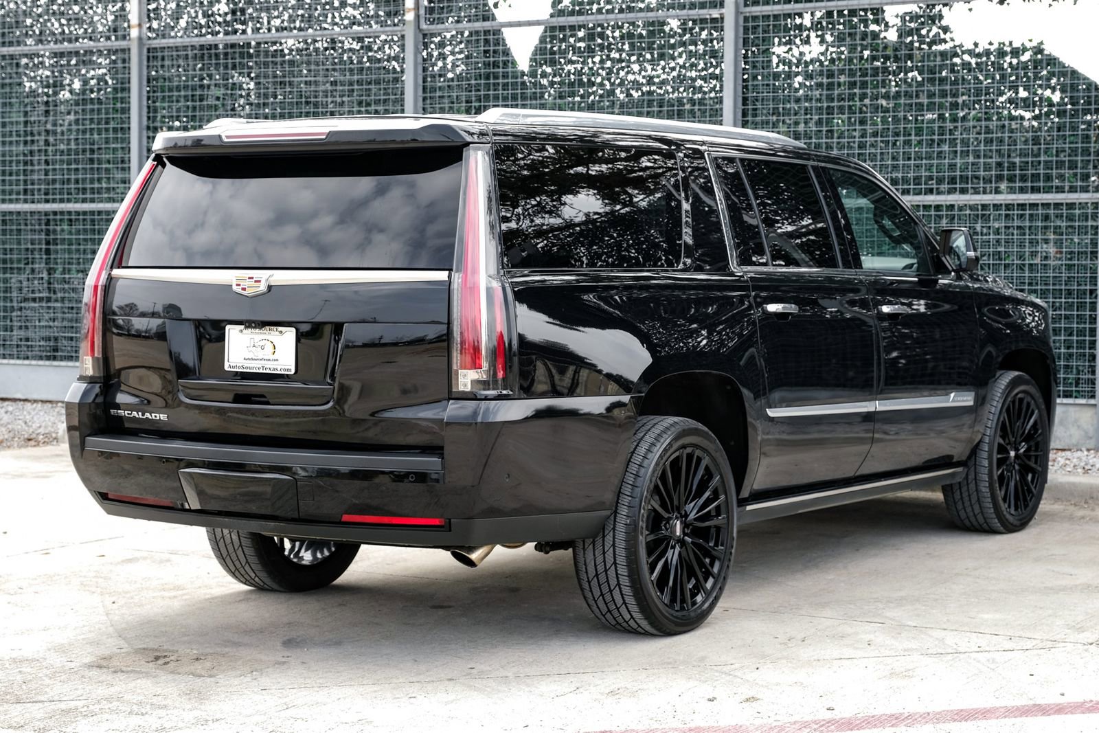 Used 2019 Cadillac Escalade ESV Platinum image 8