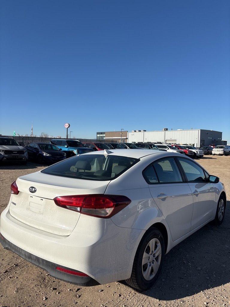 Used 2017 Kia Forte LX image 5