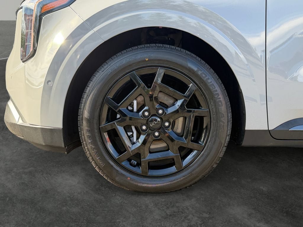 Used 2025 Kia Carnival SX w/ SX Dark Edition Package FWD image 4