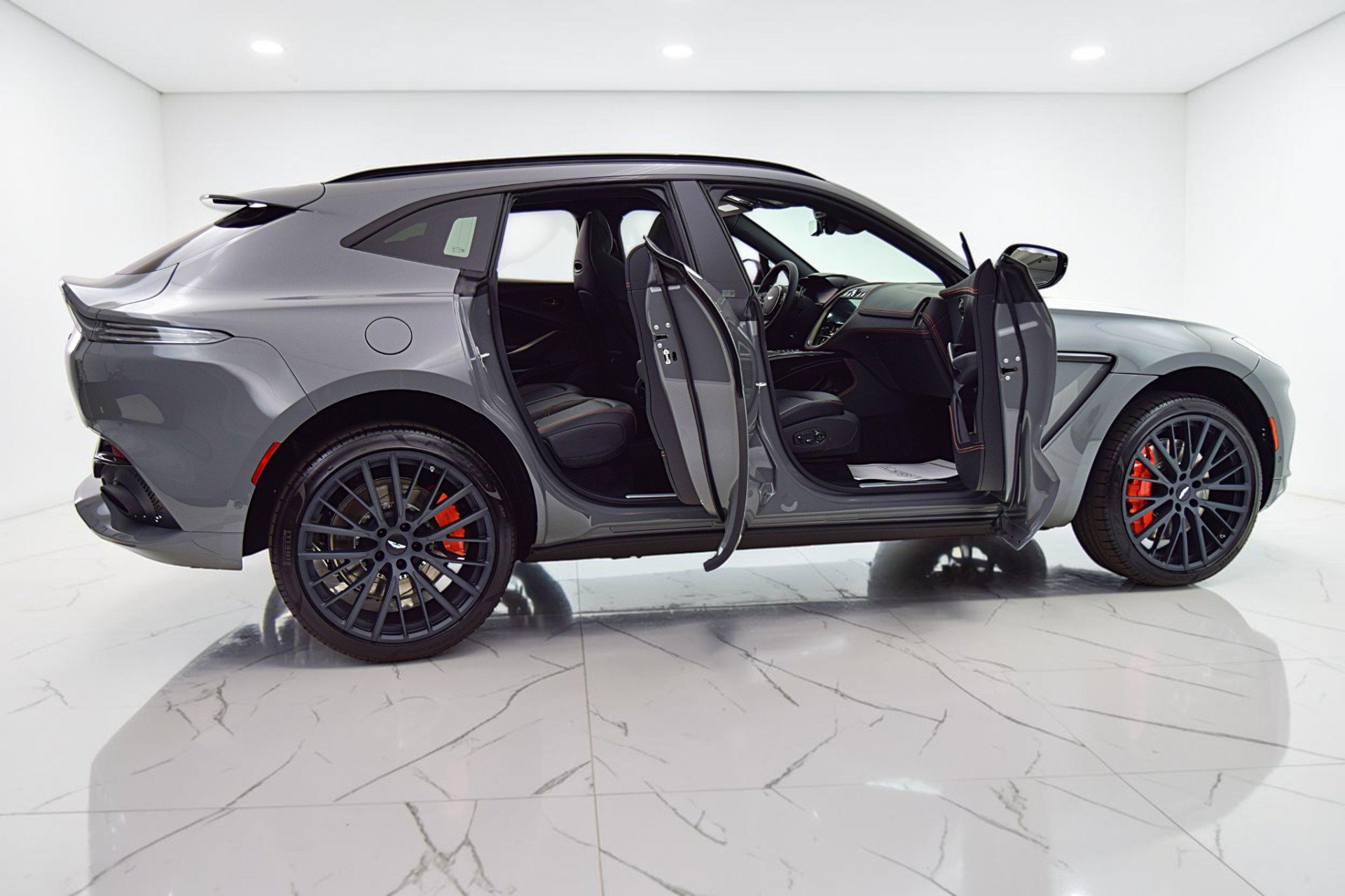 Used 2023 Aston Martin DBX AWD/4WD image 11