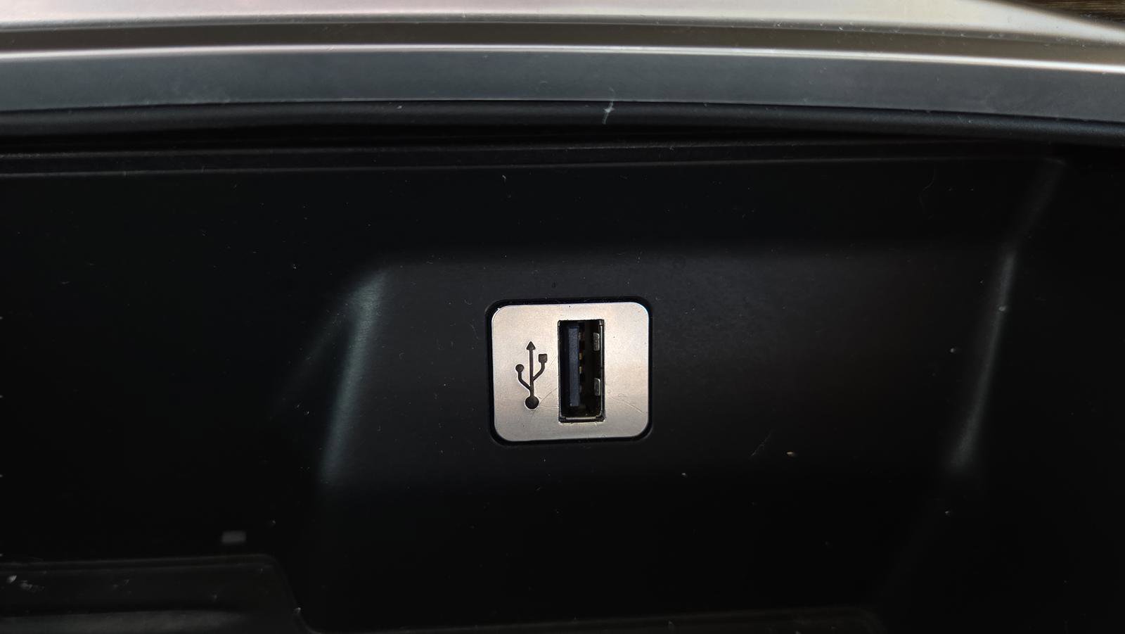 Used 2017 BMW 750i image 30