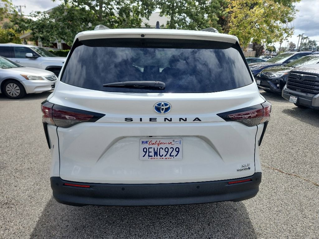 Used 2023 Toyota Sienna XLE FWD image 4