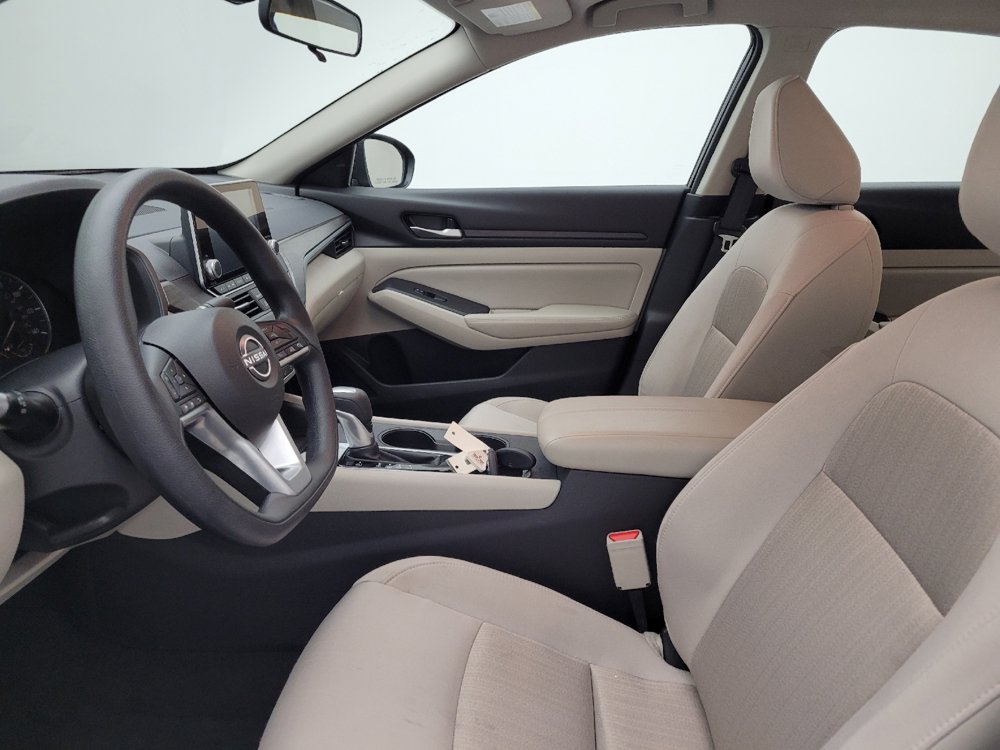 Used 2025 Nissan Altima 2.5 SV FWD image 17