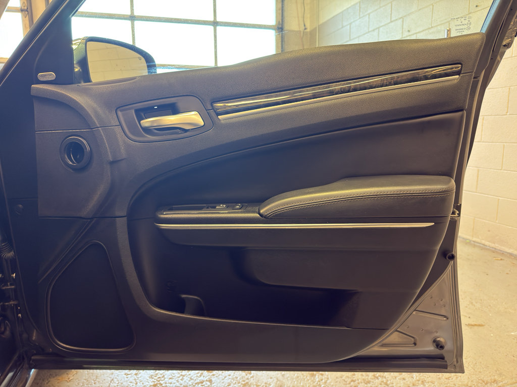 Used 2017 Chrysler 300 C AWD/4WD image 22