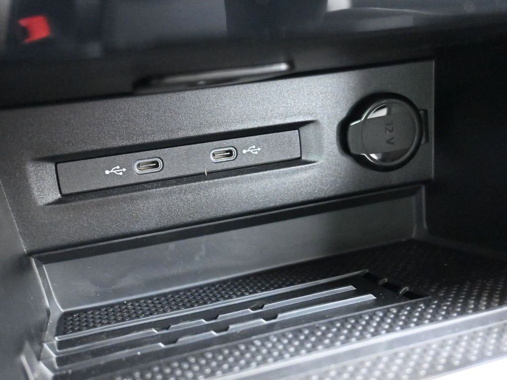 New 2025 Volkswagen Taos SEL image 33