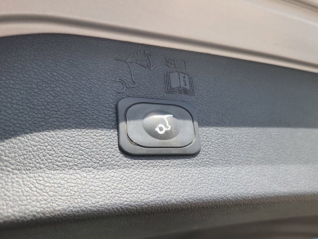 Used 2017 Ford Escape Titanium image 13