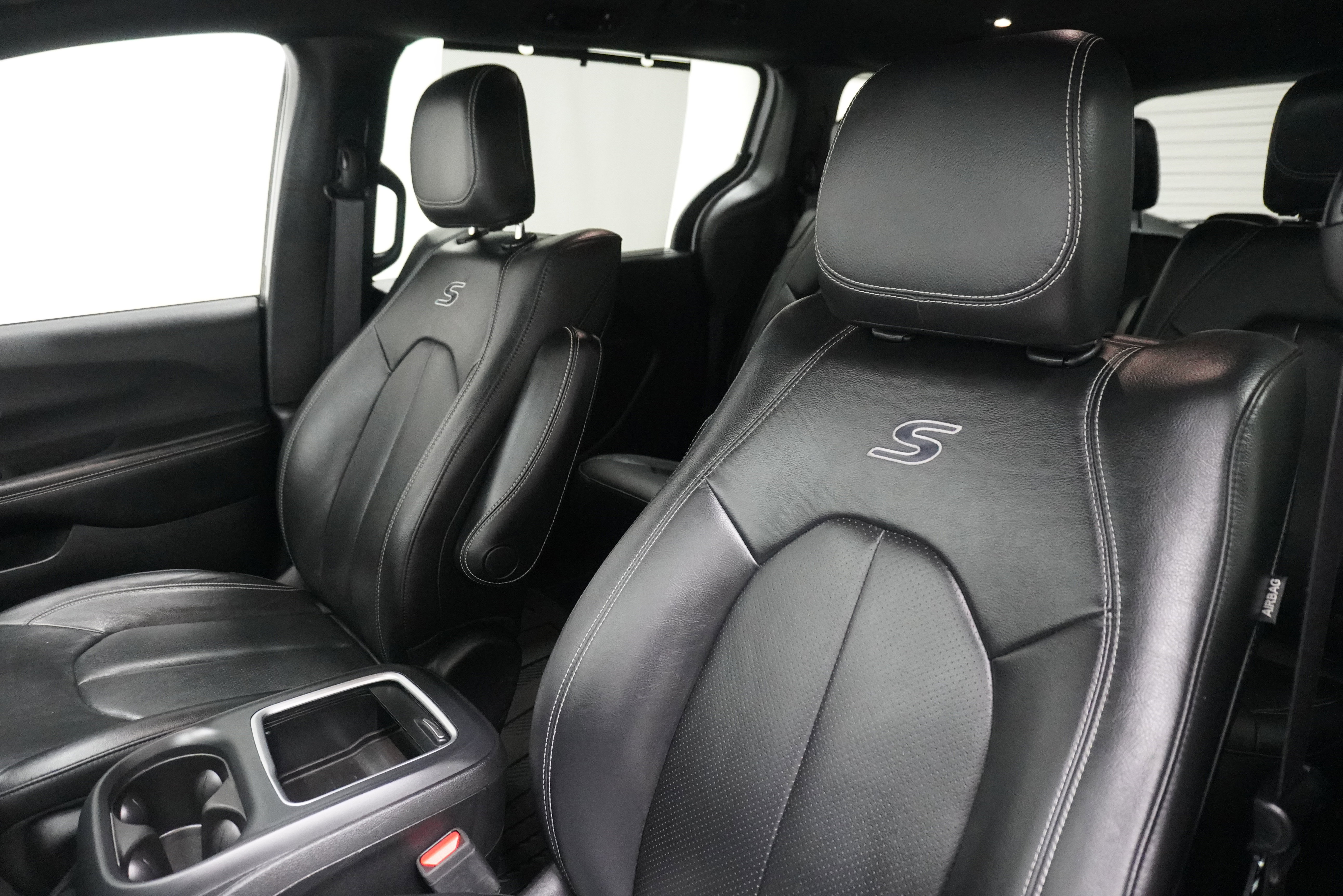 Used 2020 Chrysler Pacifica Touring-L Plus image 10