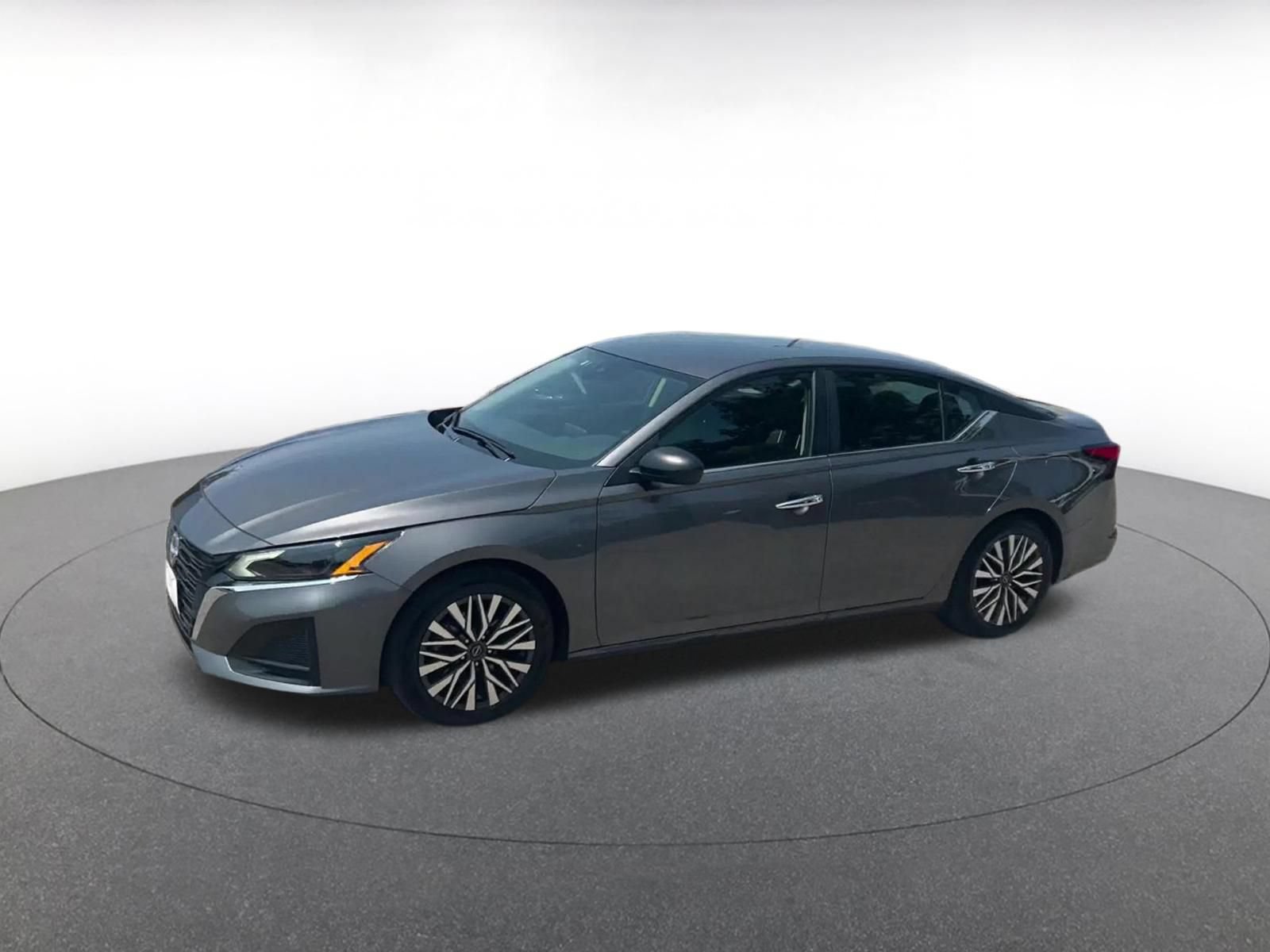Used 2025 Nissan Altima 2.5 SV FWD image 6