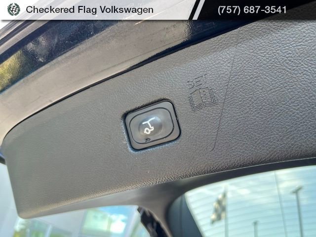 Used 2024 Ford Edge Titanium image 32