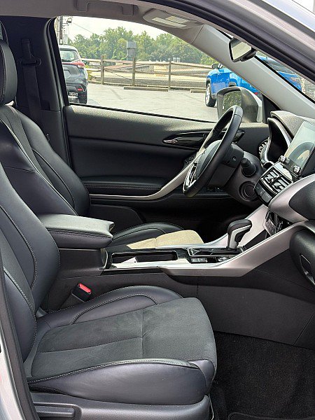Used 2025 Mitsubishi Eclipse Cross SEL AWD/4WD image 8